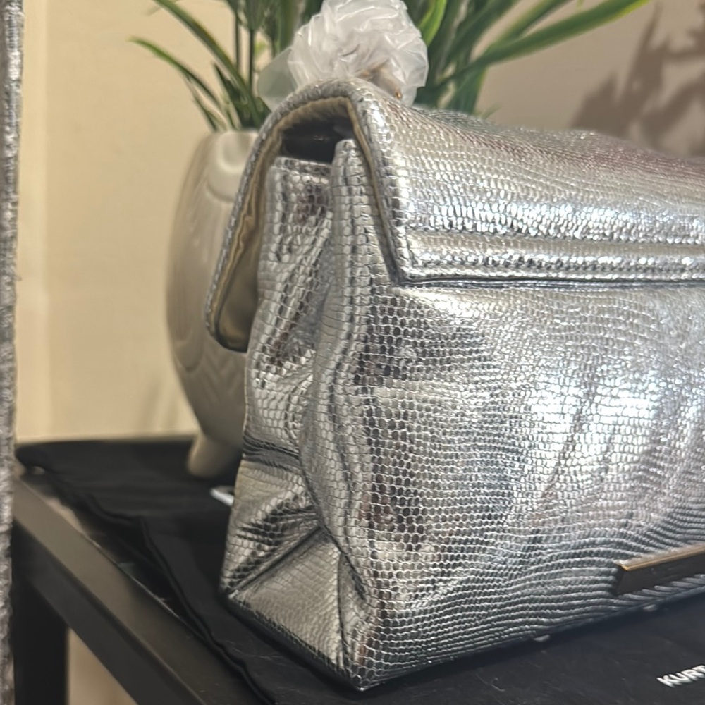 ❤️🍇🍇Host Pick Kurt Geiger Silver and Gold Shoulder Bag 🍇🍇 - Picture 4 of 15